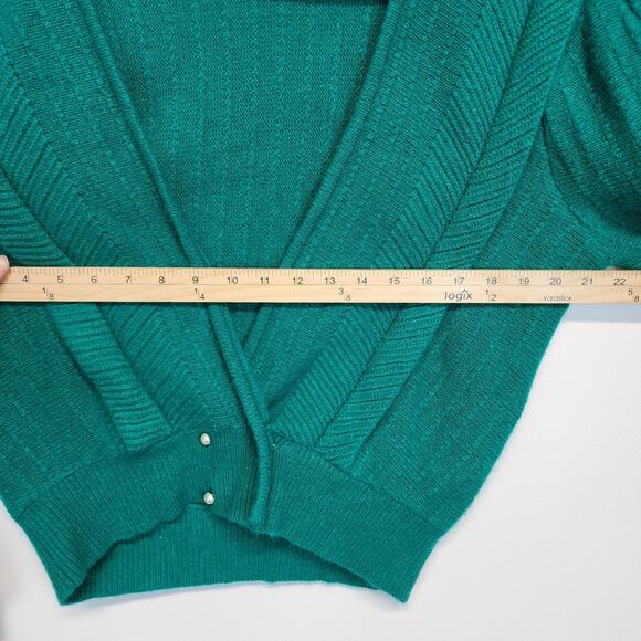 Vintage Sideffects Sweater Size M Green Pearl Buttons Balloon Sleeve Deep Neck - Picture 15 of 16
